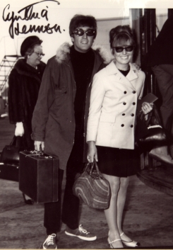 62. JOHN & CYNTHIA LENNON-THE PHOTO IN ORIGINAL ***AUTOGRAPH*** CYNTHIA LENNON-1966-HEATHROW- NMINT